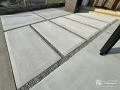 アプローチの動線を明確にするスリットデザイン