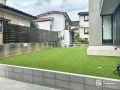 緑が爽やかな人工芝のお庭