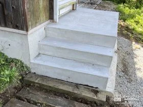 丈夫で永くお使いいただける小屋の階段リフォーム工事