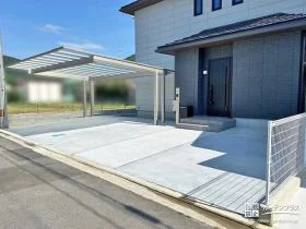 直線的でスタイリッシュなお住まいに似合う新築外構