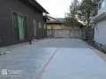 広い主庭や犬走りは雑草対策を