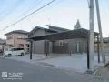 敷地面積にふさわしい大きなカーポートを構えた新築外構