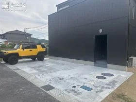 無機質な素材感が建物を引き立てる新築外構