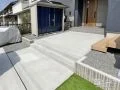 安全に行き来できる幅広のアプローチ