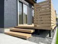 デッキ側面の段床部分