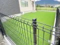 ワンちゃんが心地よく遊べる人工芝のお庭