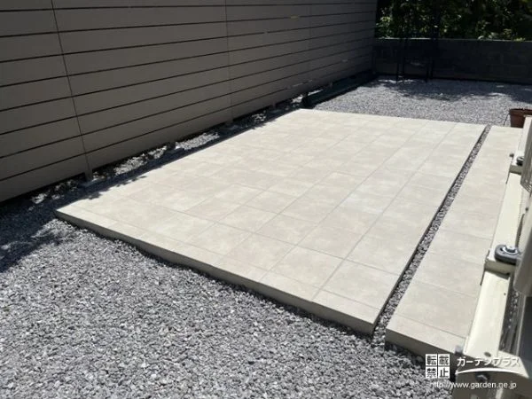 庭の居住空間としてお使いいただけるタイルテラス設置工事