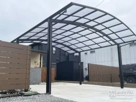 風抜けの良いアール屋根のカーポート[施工後]