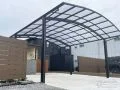 風抜けの良いアール屋根のカーポート