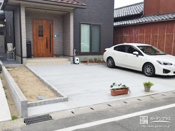 シンプルな外構に植栽が華やかに映える新築外構