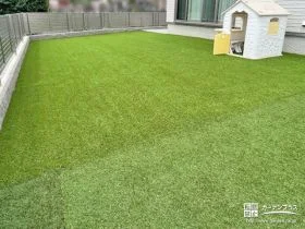 広々と走り回れる人工芝のお庭[施工後]