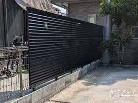 隣地境界の目隠しを兼ねられる横パネルフェンス設置工事