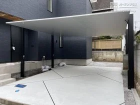 すっきりとした屋根構造が魅力のカーポート[施工後]