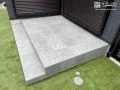 2つの窓から出入りできるタイルデッキ
