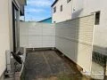 しっかり目隠しをしつつも圧迫感を与えないフェンス設置工事