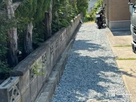 雑草とぬかるみを防ぎ清潔に保てる砂利と防草シートの敷設工事