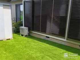 主庭と犬走りを清潔に保てる人工芝と防草シートの敷設工事