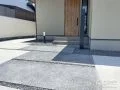 無駄のない洗練された印象の門周り