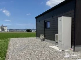 雑草が生えずお手入れしやすくなった砂利と防草シートの敷設工事