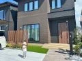 明るい緑が外構を引き立てるお庭