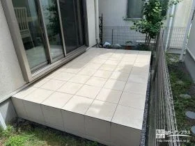 お子様も大人も楽しめるジャストサイズのタイルテラス