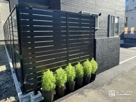 ブラックカラーのお住まいに似合うモダンな門周り[施工後]