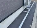 アスファルト舗装した犬走り