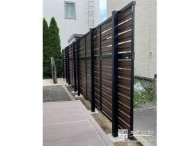 圧迫感を与えないで目隠しをする木目調目隠しフェンス設置工事