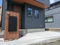 配置や色味にこだわったお住まいとリンクする機能門柱