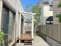 草むしりの手間から解放され、ゆっくり寛げるお庭