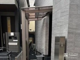 玄関への雨の吹込みを防止するサイクルポート[施工後]