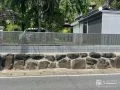 転落事項を防ぐすっきりとしたデザインの境界フェンス設置工事