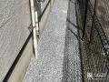 犬走りに砕石を敷設し雑草対策