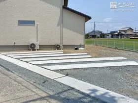 轍状に舗装した駐車スペース[施工後]