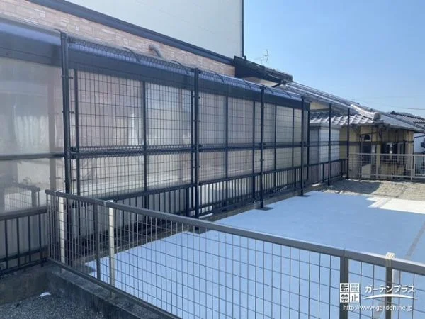 No.23460 お子様達のバスケットボールが隣に飛ぶのを防ぐフェンス設置工事[施工後]
