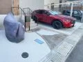 唯一無二のデザインが目を引くアプローチ