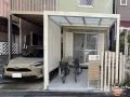 ホワイトカラーと淡い木目調で優しい印象に仕上げた玄関周り工事