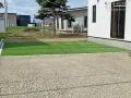 土や泥を気にせずに遊べるお庭