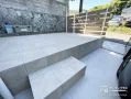 テラコッタ調のタイルを使用したテラス