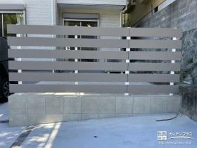 傾斜のある駐車場の一部をフラットで快適なテラスにした工事