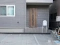 ブラックの土留めやホワイトのポストがモダンで印象的な外構工事