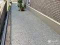 雑草対策を施した犬走り