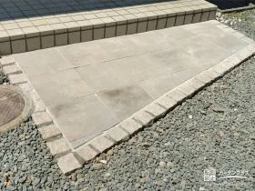 ナチュラルな印象のアプローチ[施工後]
