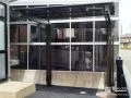 フラット屋根がモダンな印象のサイクルポート