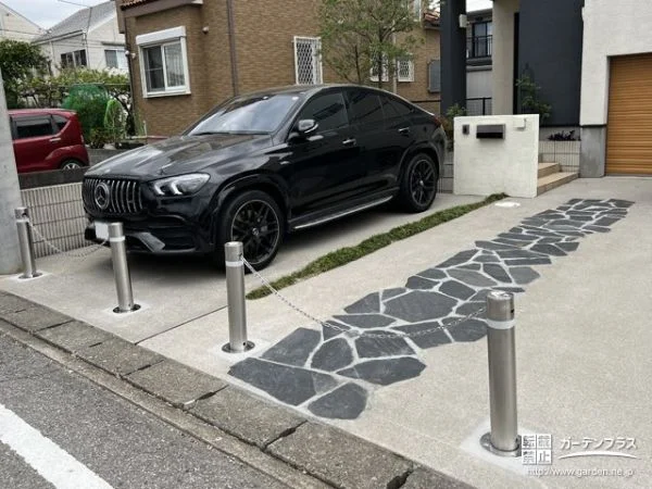 地中に収納可能な車止めを設置しスマートに防犯性を高めた工事