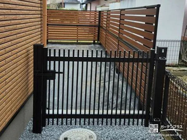 ワンちゃん飛び出し用の門扉