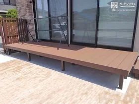 お庭での過ごし方の幅が広がるウッドデッキ[施工後]
