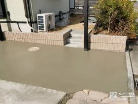 駐車スペースに隣接する階段[施工後]