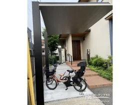 天井がアルミで永く美しい状態が保てるサイクルポート設置工事