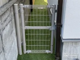 犬走りに門扉を施工し防犯性を向上[施工後]